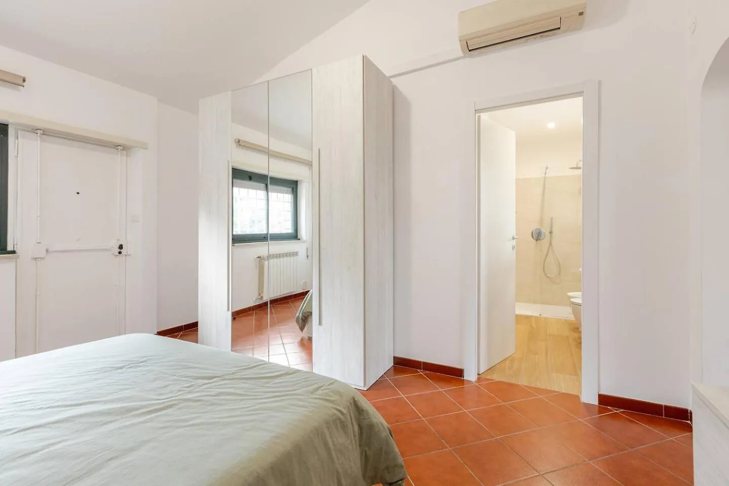 Rose Garden Park -Lily- Rome Apartment 0*,  Italy